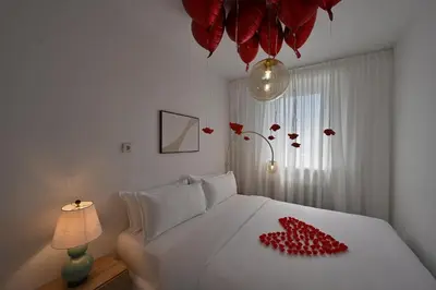 Ein Bett oder Betten in einem Zimmer der Unterkunft Romantic and Elegant 2-room apartment Wuppertal City Center Love Suite