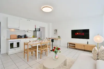 Küche/Küchenzeile in der Unterkunft Romantic and Elegant 2-room apartment Wuppertal City Center Love Suite