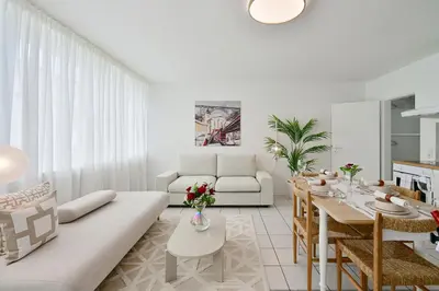 Ein Sitzbereich in der Unterkunft Romantic and Elegant 2-room apartment Wuppertal City Center Love Suite