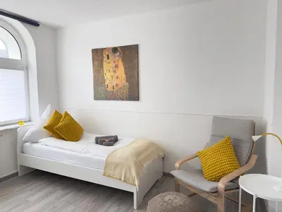 Ein Bett oder Betten in einem Zimmer der Unterkunft Möbliertes Apartment in Herne-Mitte mit Parkplatz, Arbeitsplatz, WLAN- Super Anbindung an Autobahnen und ÖPNV -Für 1bis 3 Personen