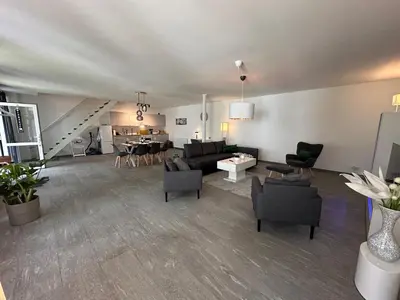 Ein Sitzbereich in der Unterkunft 20-traumhaftes-modernes Loft über 2 Etagen in bester Lage von W-Elberfeld-Super Ausstattung