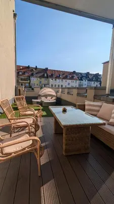 Ein Balkon oder eine Terrasse in der Unterkunft Imposante Whg - Zentral - Dachterrasse - Parken - Aufzug