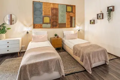 Ein Bett oder Betten in einem Zimmer der Unterkunft Imposante Whg - Zentral - Dachterrasse - Parken - Aufzug