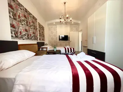 Ein Bett oder Betten in einem Zimmer der Unterkunft London Suite für 4 mit Küche und WIFI