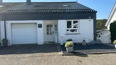 Das Gebäude in dem sich die Ferienwohnung befindet