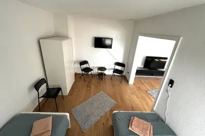 TV/Unterhaltungsangebot in der Unterkunft VAZ Apartments Schürmann für Monteure, Küche, WLAN, Parkplatz, Autobahnnah