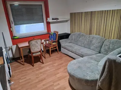 Ein Sitzbereich in der Unterkunft MonteurRoomMR