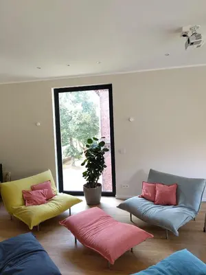 Ein Sitzbereich in der Unterkunft Großzügige Ferienwohnung in innovativem Zero-Emissionen Haus