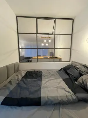 Ein Bett oder Betten in einem Zimmer der Unterkunft zentrales Appartement zwischen Messe und Altstadt