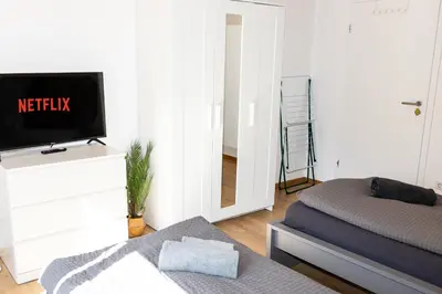 TV/Unterhaltungsangebot in der Unterkunft CosyHomes24 - Centrally with balcony and parking space - GE09a