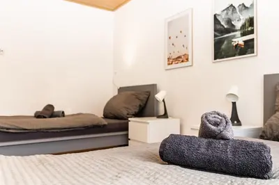 Ein Bett oder Betten in einem Zimmer der Unterkunft CosyHomes24 - Centrally with parking space and balcony - GE09b