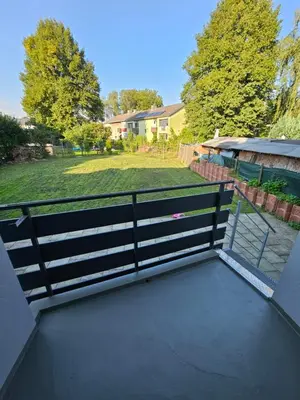 Ein Garten an der Unterkunft Helle und ruhige Ferienwohnung im Ruhrgebiet mit Balkon und Garten