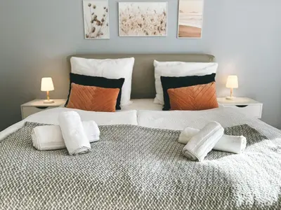 Ein Bett oder Betten in einem Zimmer der Unterkunft NEU Life&Work 2-4-Betten mit Stehschreibtisch am Uni-Klinikum
