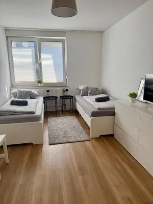 Ein Bett oder Betten in einem Zimmer der Unterkunft Spacious 3-Bed Apartment WiFi, Netflix, Self Check-in