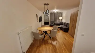 Ein Sitzbereich in der Unterkunft Moderne, barrierefreie Wohnung im Herzen der Stadt mit Parkplatz, WLAN und TV - Marta