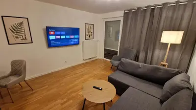 TV/Unterhaltungsangebot in der Unterkunft Moderne, barrierefreie Wohnung im Herzen der Stadt mit Parkplatz, WLAN und TV - Marta