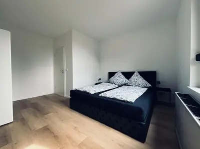 Ein Bett oder Betten in einem Zimmer der Unterkunft Große 80qm Wohnung mit mehreren Zimmern