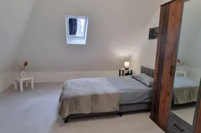 Ein Bett oder Betten in einem Zimmer der Unterkunft DG-Wohnung in direkter Nähe des SG HBF