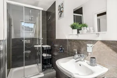 Ein Badezimmer in der Unterkunft MOLA Apartments-Charmante Ferienwohnung im Herdecke Zentrum für 3 Personen-große Dachterrasse-Grill-Gratis Parken-WLAN