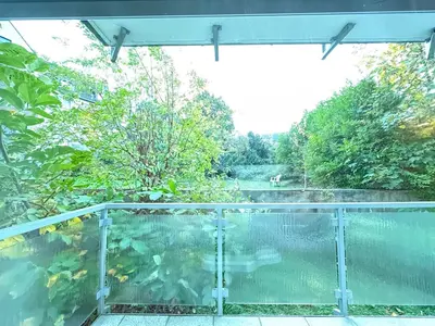 Ein Garten an der Unterkunft Zentrale ,moderne und stilvolle Wohnung nähe Klinik und Messe