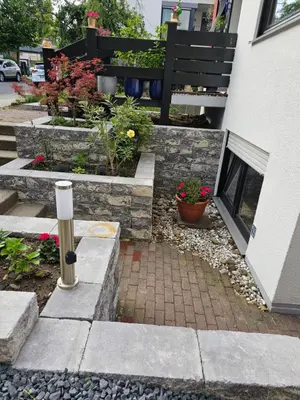 Ein Garten an der Unterkunft Ferienwohnung Löhr Essen Kettwig