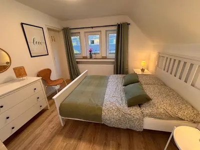 Ein Bett oder Betten in einem Zimmer der Unterkunft Ruhrtraum Kettwig Ferienwohnung am Fluss