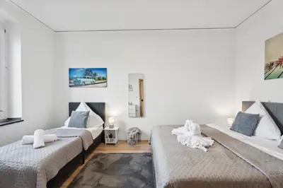 Ein Bett oder Betten in einem Zimmer der Unterkunft Neue und helle 2 Zimmer Wohnung, nähe Veltins Arena, Home Office, kostenlose Parkplätze