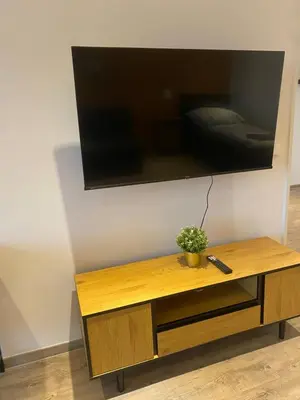TV/Unterhaltungsangebot in der Unterkunft Sahara 3,5 Z Balkon Smart TV Küche WaMa