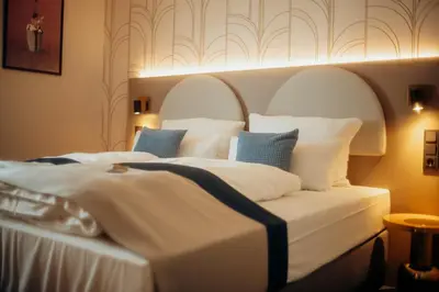 Ein Bett oder Betten in einem Zimmer der Unterkunft guestified BEETHOVEN Serviced Apartments