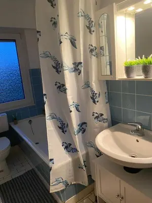 Ein Badezimmer in der Unterkunft Schöne Ferienwohnung mit Terrasse, nur 2 Minuten zur Autobahn