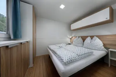 Ein Bett oder Betten in einem Zimmer der Unterkunft KNAUS Campingpark Essen