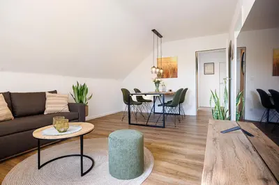 Ein Sitzbereich in der Unterkunft VISTAMO Dorsten-Rhade, modernes Apartment