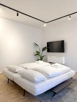 Ein Bett oder Betten in einem Zimmer der Unterkunft Moderne City-Wohnung mit Self Check-In und Free Wifi im Zentrum
