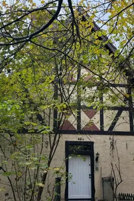 Das Gebäude in dem sich die Ferienwohnung befindet