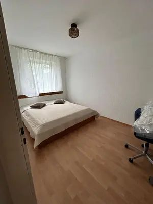 Ein Bett oder Betten in einem Zimmer der Unterkunft Apartment möbiliert Top lage 10min DUS Airport, Messe und Fussball Stadion