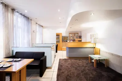 Küche/Küchenzeile in der Unterkunft Hotelzimmer in Düsseldorf 16 Hotel Heidelberger Hof