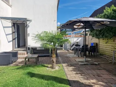 Ein Garten an der Unterkunft Bei Pina - Schöne Dachgeschosswohnung nahe Düsseldorf