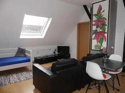 Ein Sitzbereich in der Unterkunft Bei Pina - Schöne Dachgeschosswohnung nahe Düsseldorf