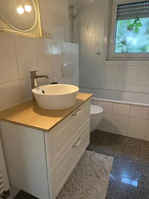 Ein Badezimmer in der Unterkunft Moderne Ferienwohnung voll möbliert und zentral