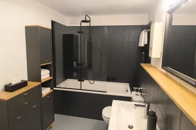 Ein Badezimmer in der Unterkunft Cozy-Stay II, 2-Room Flat for Vacation & Messe, Düsseldorf, Perfect Connectivity
