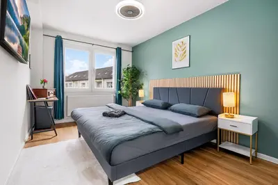 Ein Bett oder Betten in einem Zimmer der Unterkunft Smart Home - Near Essen, Oberhausen, Bottrop - Perfect for 6 Guests! Balcony - Netflix - Smart TV