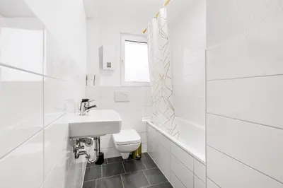 Ein Badezimmer in der Unterkunft Smart Home - Near Essen, Oberhausen, Bottrop - Perfect for 6 Guests! Balcony - Netflix - Smart TV