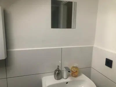 Ein Badezimmer in der Unterkunft ENSAS Ferienwohnung Wuppertal Uellendahl-Katernberg 2Zi Apart