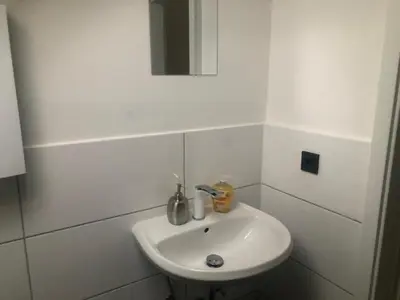 Ein Badezimmer in der Unterkunft ENSAS Ferienwohnung Wuppertal Uellendahl-Katernberg 2Zi Apart