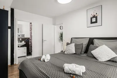 Ein Bett oder Betten in einem Zimmer der Unterkunft MOLA Apartments-Moderne Ferienwohnung im Herdecker Zentrum für 3 Personen-mit Balkon-Grill-Gratis Parkplatz-WLAN