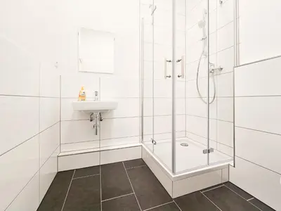 Ein Badezimmer in der Unterkunft Tolstov Apartments - 3 Room Apartments - 30 Min Messe DUS