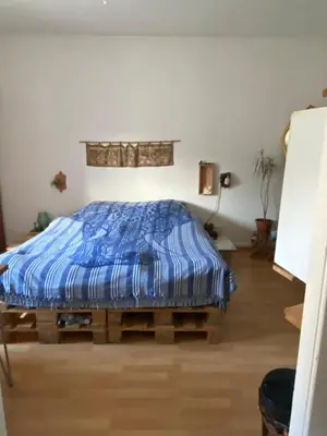 Ein Bett oder Betten in einem Zimmer der Unterkunft Gemütliche und mit Charme eingerichtete Wohnung