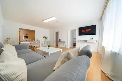 Ein Sitzbereich in der Unterkunft Urbaner Komfort und beste Lage in Wuppertal Barmen - BLNM APARTMENTS
