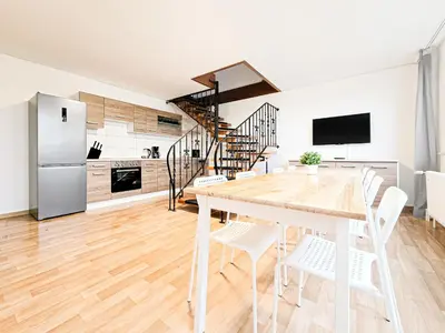Küche/Küchenzeile in der Unterkunft Tolstov Apartments - 4 Room Maisonette Apartment - 25 min Messe DUS