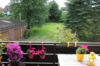 Ein Garten an der Unterkunft Sunshine-Flat Düsseldorf-Ratingen